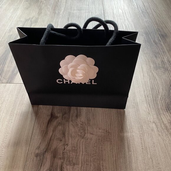 Small Chanel Shopping Bag and ribbon - Picture 2 of 6
